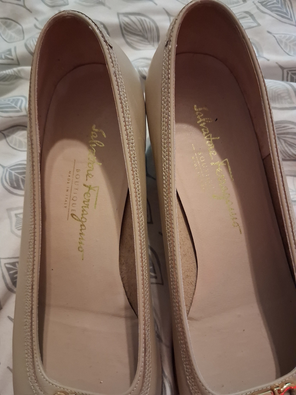Salvatore Ferragamo Beige Leather Cap-Toe Ballet Heels - Picture 2 of 7